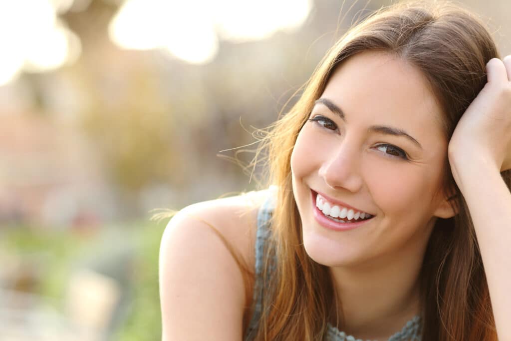 Woman,Smiling,With,Perfect,Smile,And,White,Teeth,In,A